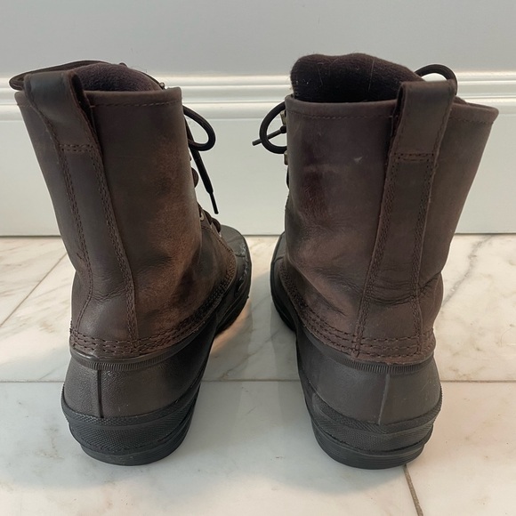 UGG, men’s 9, brown leather and black rubber duck boots, flawed - Picture 4 of 10